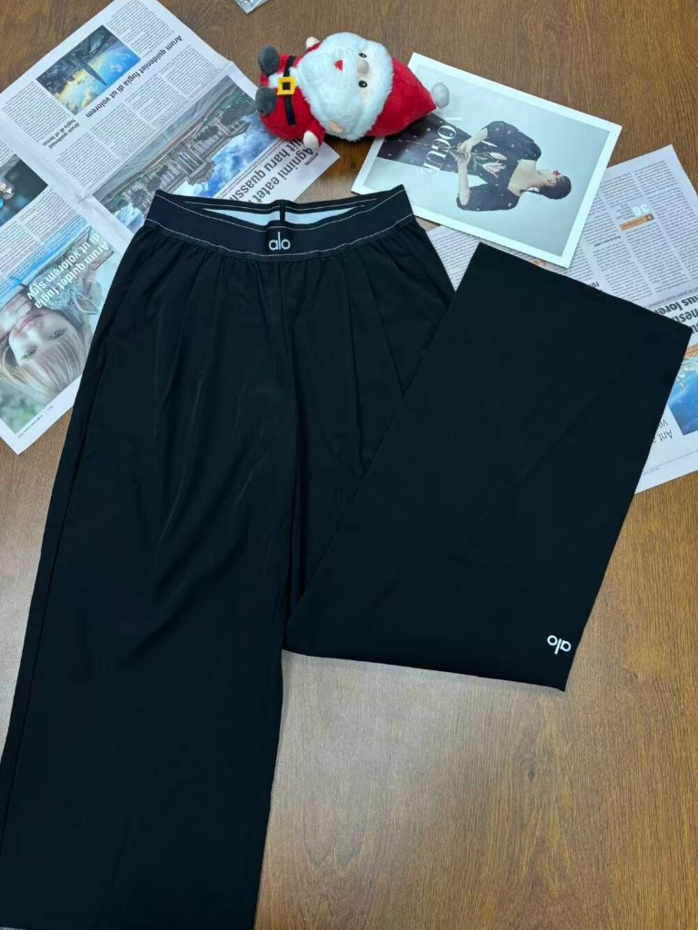 🏷NWT Alo Yoga Black⚫Loose-fitting Yoga Pants Inner seam length 30 inches - Picture 2 of 10